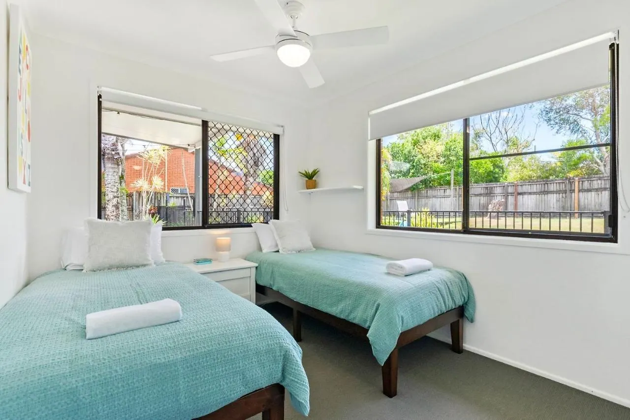 Tatil Evi 4 Bedroom Gem With Air Conditioning, A Great Outdoor Area Including Pool And You Can Bring A Small Dog. Maroochydore