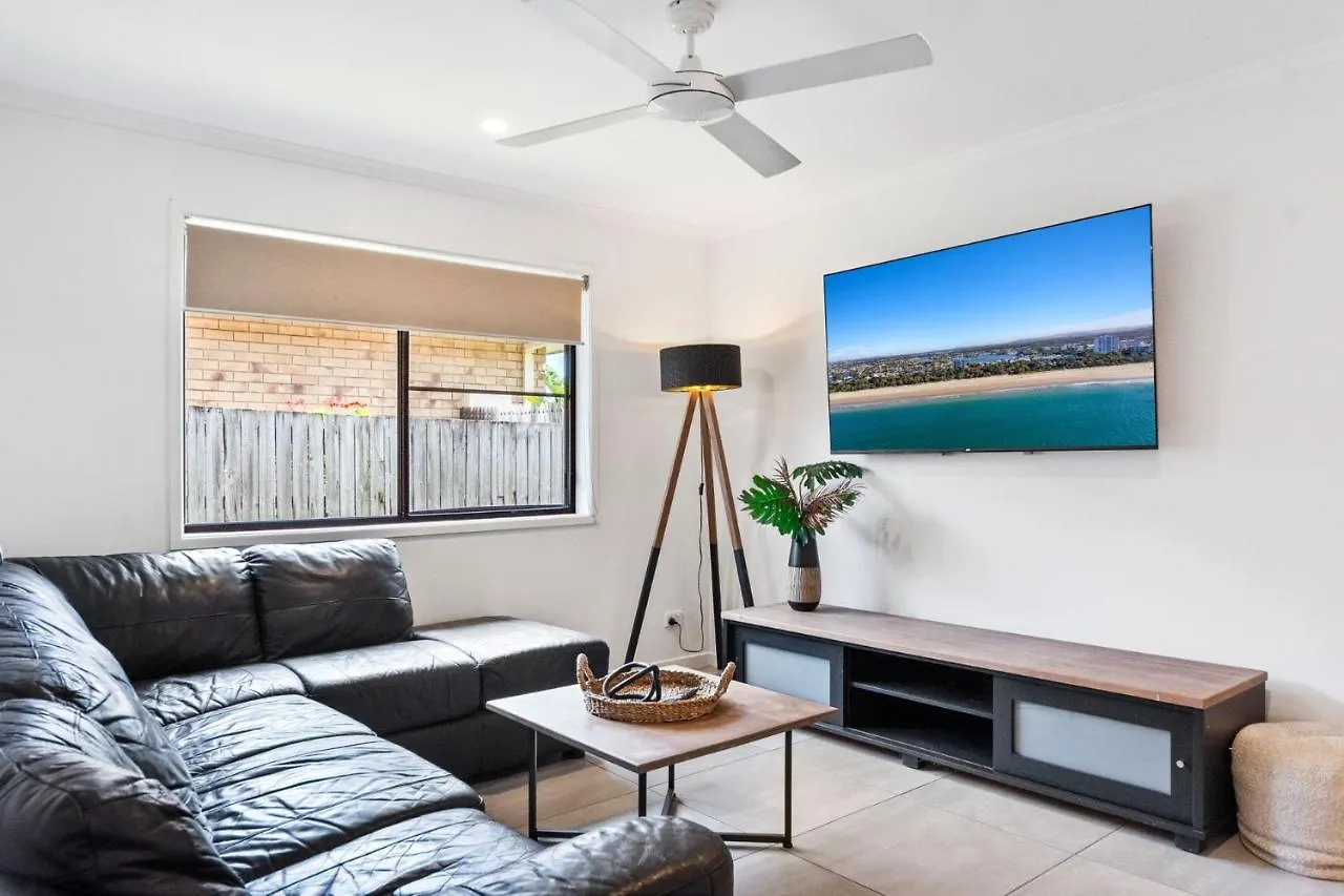 Tatil Evi 4 Bedroom Gem With Air Conditioning, A Great Outdoor Area Including Pool And You Can Bring A Small Dog. Maroochydore